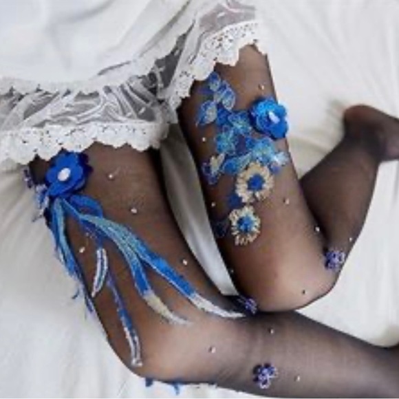 𝅺BLUE AND GOLD FLORAL EMBROIDERED PANTYHOSE WITH SEQUINS AND RHINESTONES - Picture 6 of 7